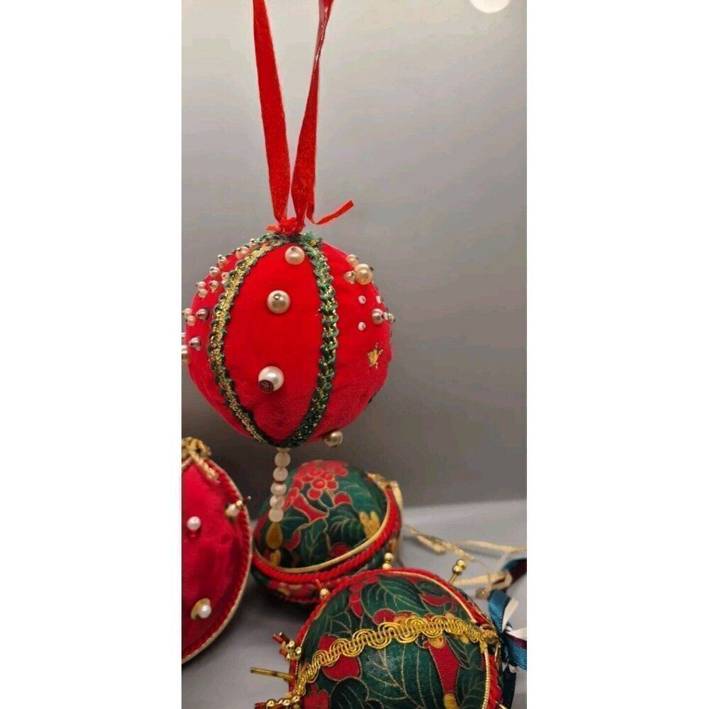 Lot of 4 Vintage Handmade Push Pin Beaded Ball Christmas Tree Ornaments - Picture 8 of 10